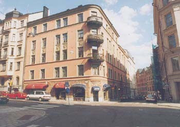 Kv. Styrmannen 34, hörnhus vid Riddargatan 35 och Styrmansgatan 10 i Stockholm.